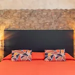 Alis Laura - 10 Mins To Colosseum, Modern & Near Metro Bed and breakfast Roma